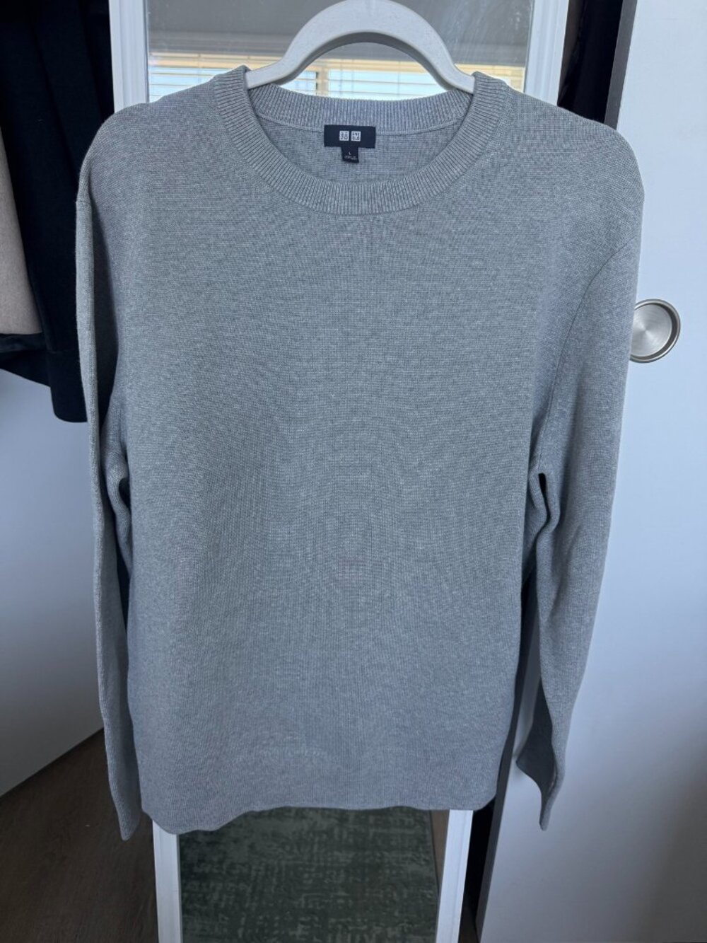 Uniqlo Men's Gray Crewneck Sweater
